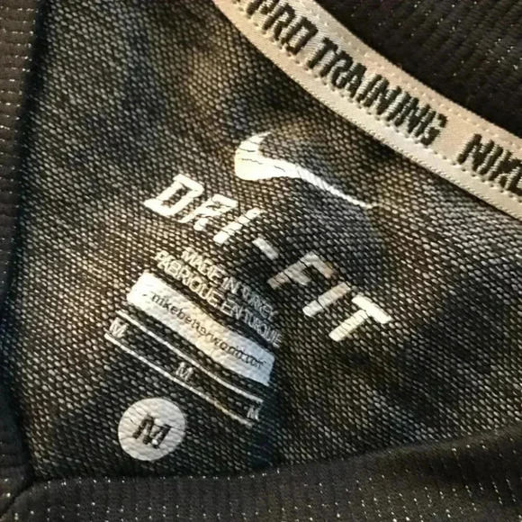 Nike Pro  Training tee v-neck - Picture 7 of 7